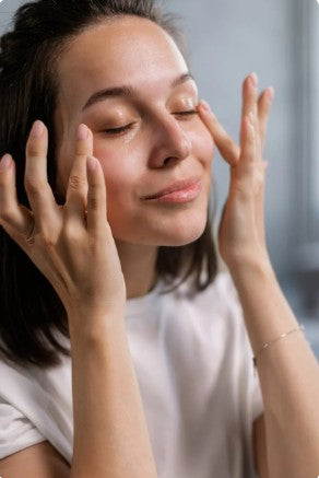 💧 Why Hydration Is Everything for Your Skin (And How to Fix Dehydrated Skin)